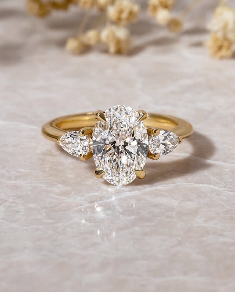 Oval cut 2.00ct Engagement ring